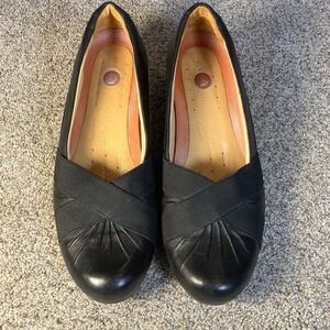Clarks UnStructured Black Leather Wedge Pump Pleated Toe Elastic Straps 7M Work